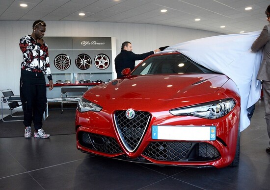 Un'Alfa Romeo Giulia Quadrifoglio per Balotelli Un'Alfa Romeo Giulia Quadrifoglio per Balotelli