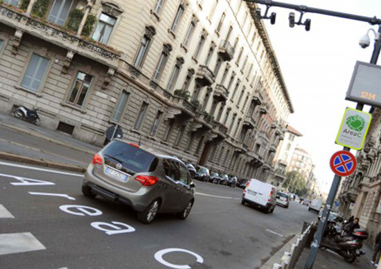 Area C: multe scontate a 15 euro per chi paga in ritardo, ma entro 7 giorni Area C: multe scontate a 15 euro per chi paga in ritardo, ma entro 7 giorni