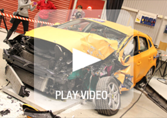 Volvo: cosa significa assistere ad un crash test in diretta Volvo: cosa significa assistere ad un crash test in diretta