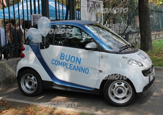 car2go compie un anno in Italia: auguri alle smart bianco-azzurre car2go compie un anno in Italia: auguri alle smart bianco-azzurre