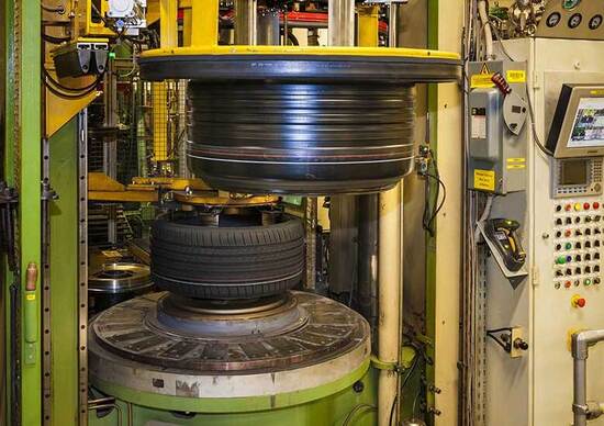 Goodyear: nelle stanze segrete dove nascono i pneumatici Goodyear: nelle stanze segrete dove nascono i pneumatici
