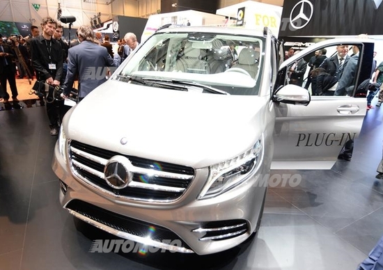 Mercedes Concept V-ision e: monovolume plug in da 333 CV Mercedes Concept V-ision e: monovolume plug in da 333 CV