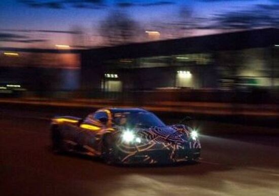 Pagani Huayra Roadster: prima foto intera in attesa di Ginevra Pagani Huayra Roadster: prima foto intera in attesa di Ginevra