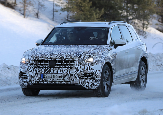 Volkswagen Touareg, le foto spia della terza generazione Volkswagen Touareg, le foto spia della terza generazione