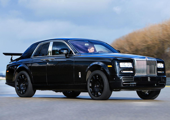 Rolls-Royce: sotto a questo strano muletto si nasconde il futuro SUV Rolls-Royce: sotto a questo strano muletto si nasconde il futuro SUV
