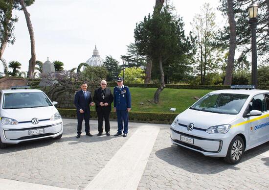 Volkswagen e-up! alla Gendarmeria Vaticana Volkswagen e-up! alla Gendarmeria Vaticana