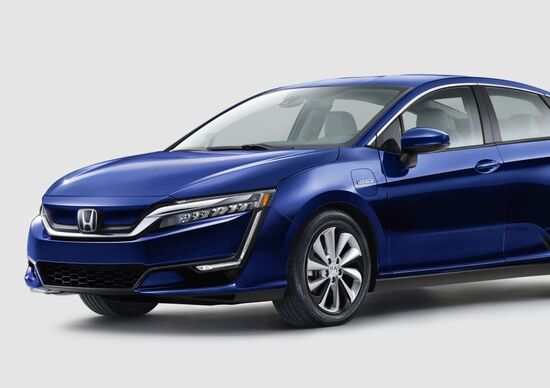 Honda Clarity: ora è anche plug-in ed elettrica Honda Clarity: ora è anche plug-in ed elettrica